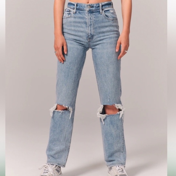 Abercrombie Ultra High Rise 90s Straight Jean - Picture 2 of 9